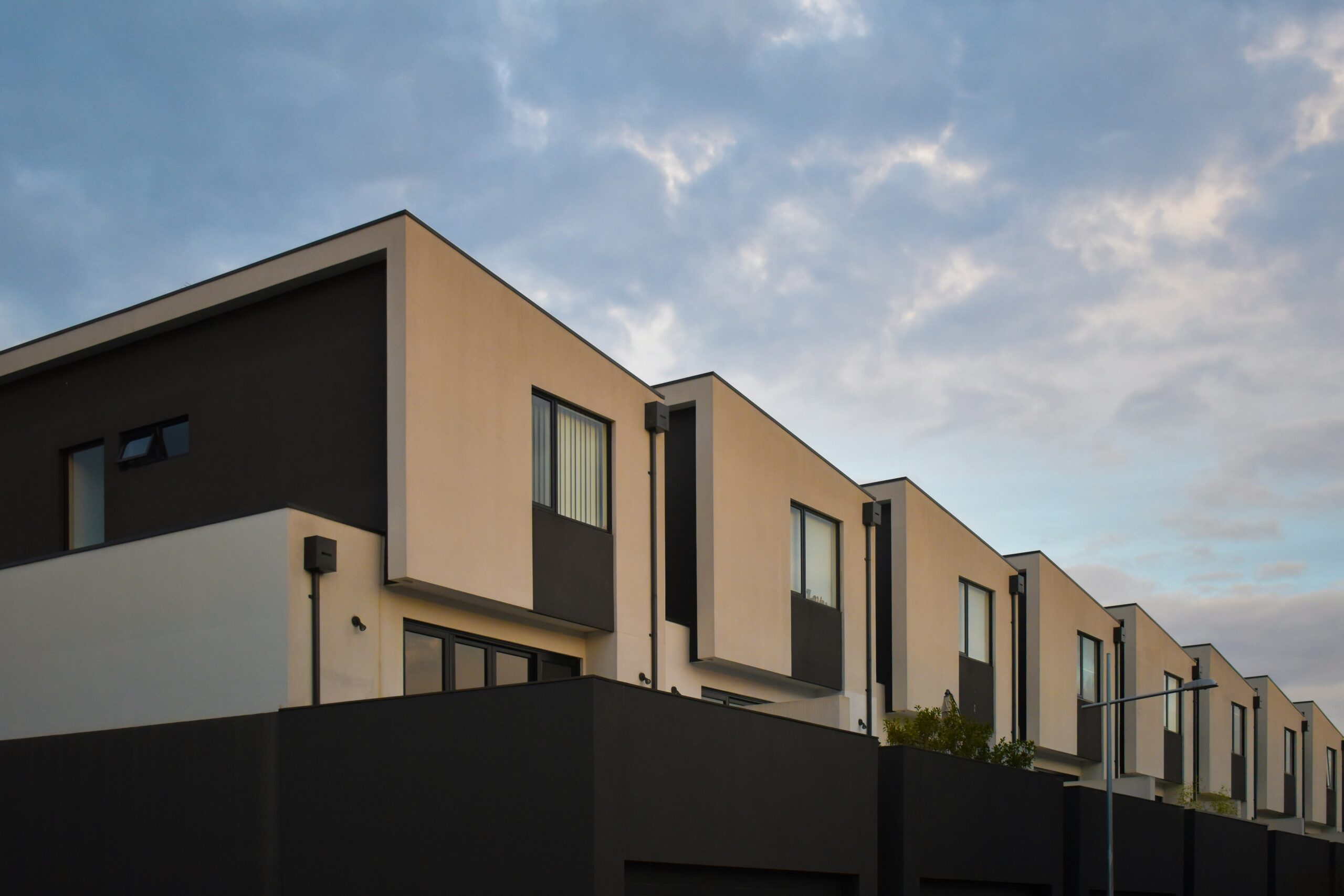 Une vue d'un quartier immobilier en pleine croissance